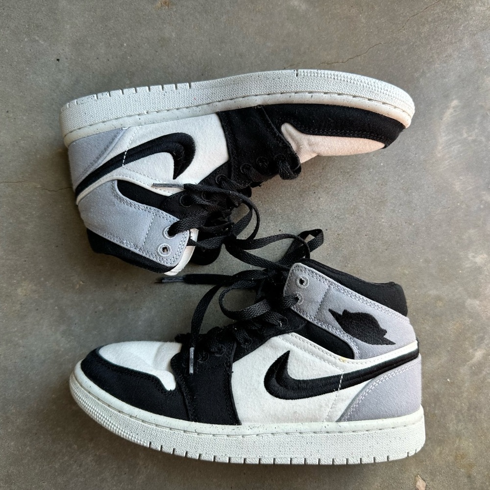 Nike Air Jordan women 1 Mid SE SIZE 6 pre owned white box - Picture 2 of 16